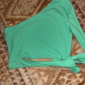 One shoulder going out top!